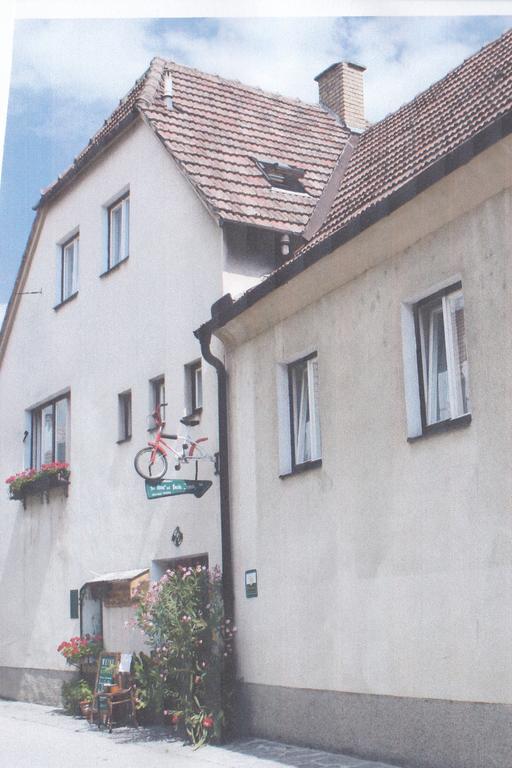 Weinbau-Gaestezimmer Martin Und Eva Maria Jamek Weissenkirchen in der Wachau Exterior photo