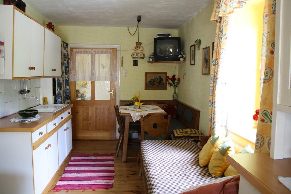 Weinbau-Gaestezimmer Martin Und Eva Maria Jamek Weissenkirchen in der Wachau Exterior photo